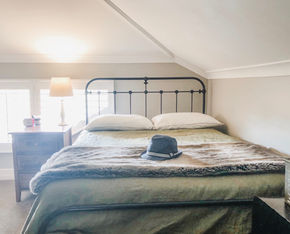 Empire Beds. Australian Made Beds. Cast Iron Beds. Cast Bed. Vintage Bed made in Melbourne. Traditional Victorian Beds.