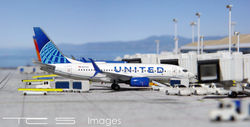 United Airlines 737-700