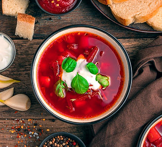 Hausgemachter Borsch (Rotebeete Suppe) frisch zubereitet