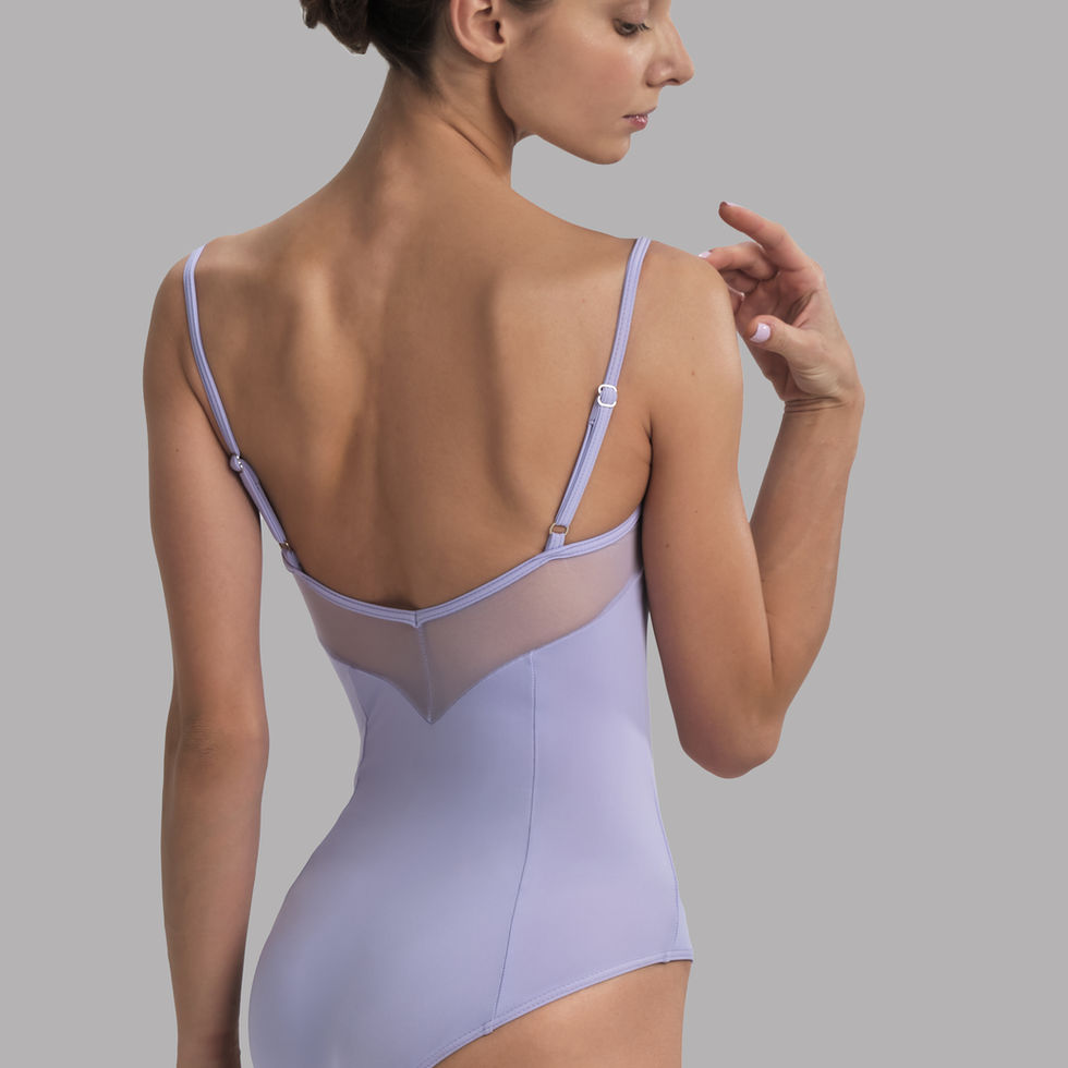 Escote corazón con pinza frontal en leotardo profesional Grishko