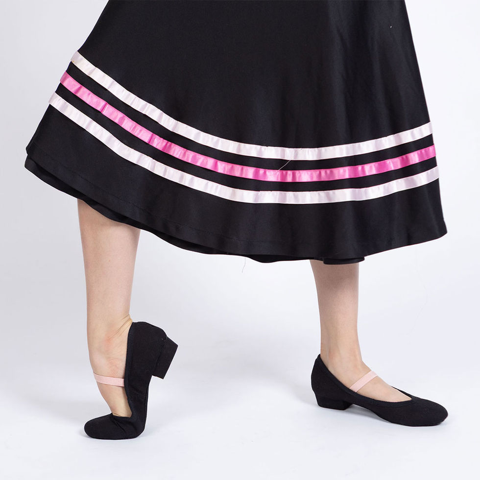 Zapatos de carácter de lona negra marca Pirouette hechos en México