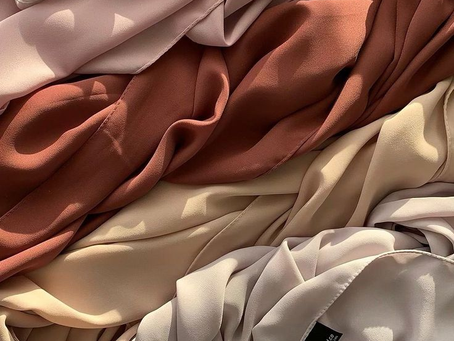 Colores y estilos: Cómo elegir el uniforme perfecto para tu empresa