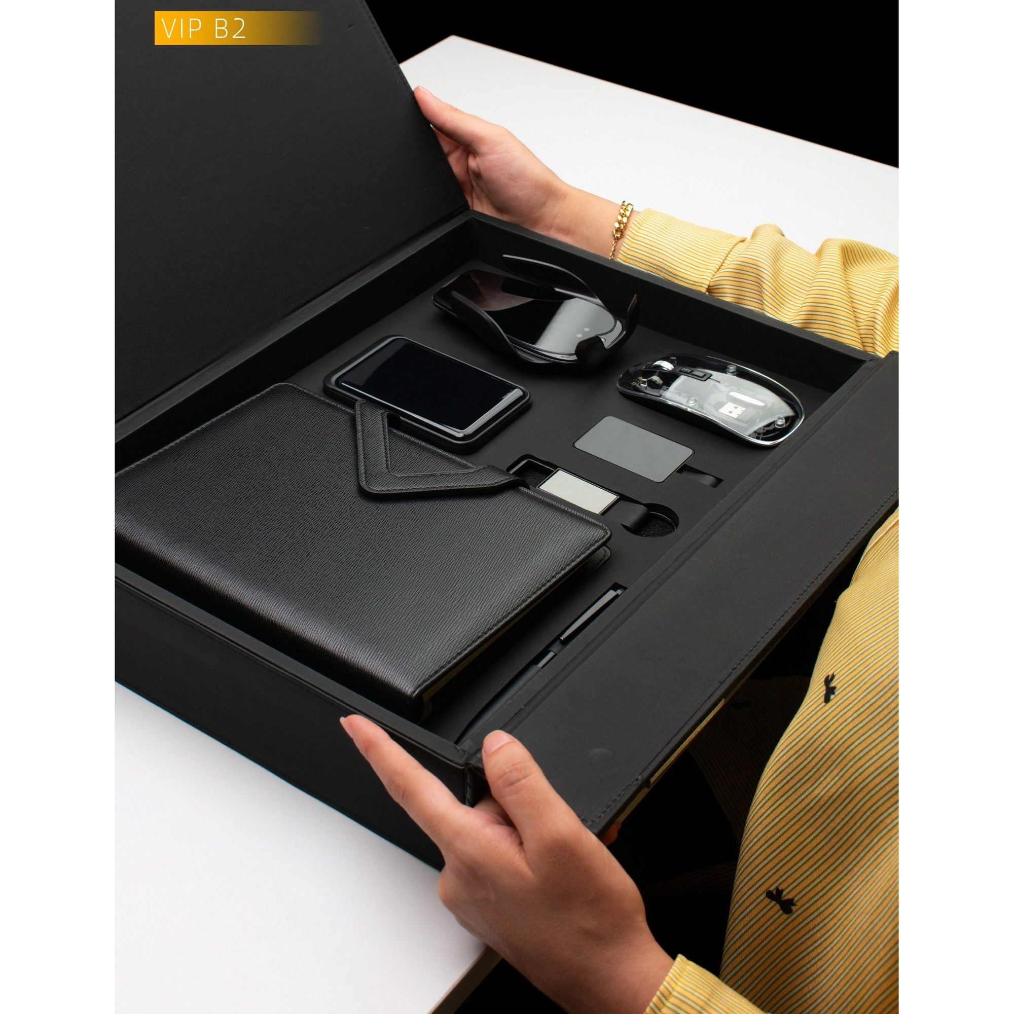 VIP-B2 -- Smart Organizer Tech Set