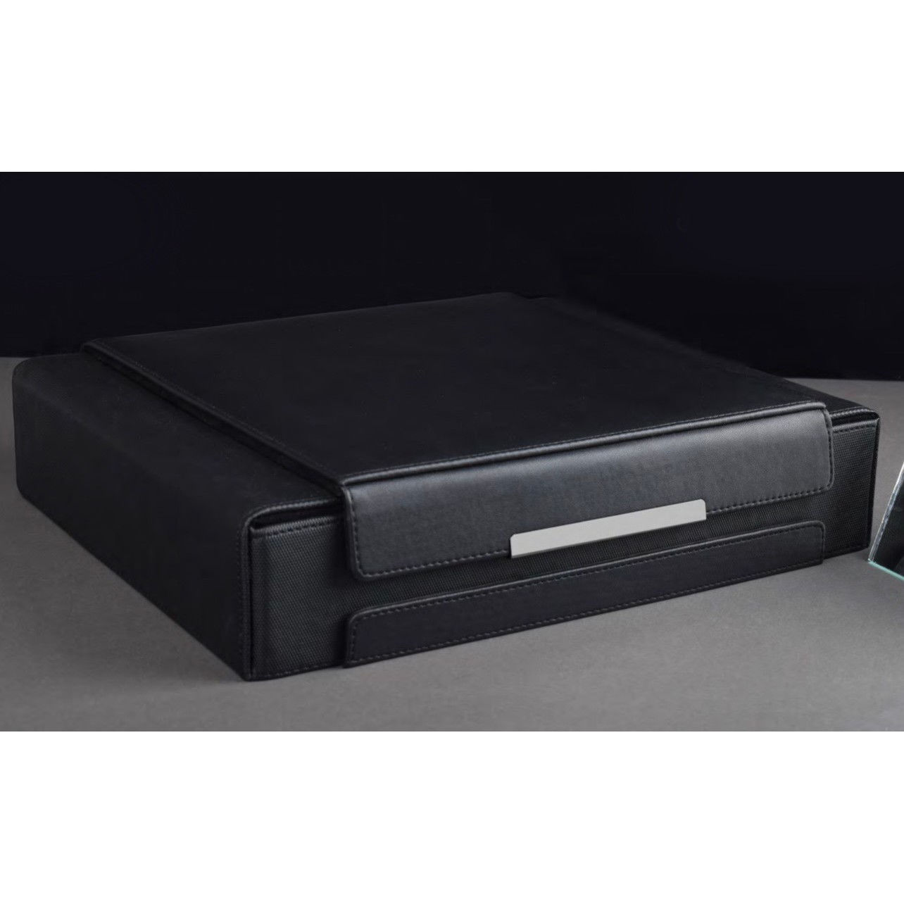 BL5-B -- VIP HQ Leather Box