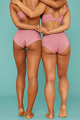Deux femmes en sous-vêtements