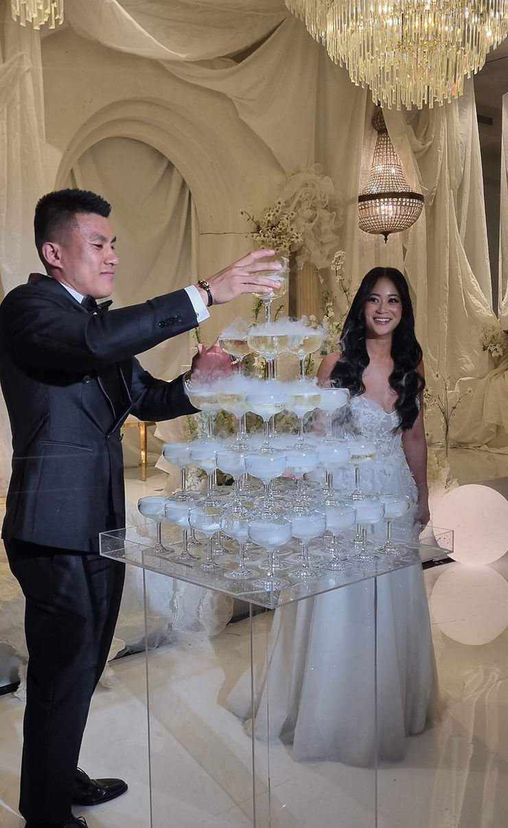 Aluver & Co, Champagne Tower