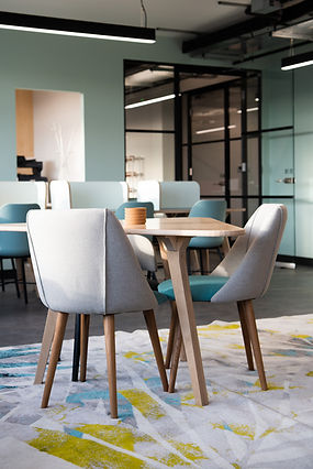 Lifestyle photography | Table with upholstered chairs