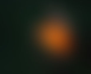 在嚴肅背後，看見信念的重量