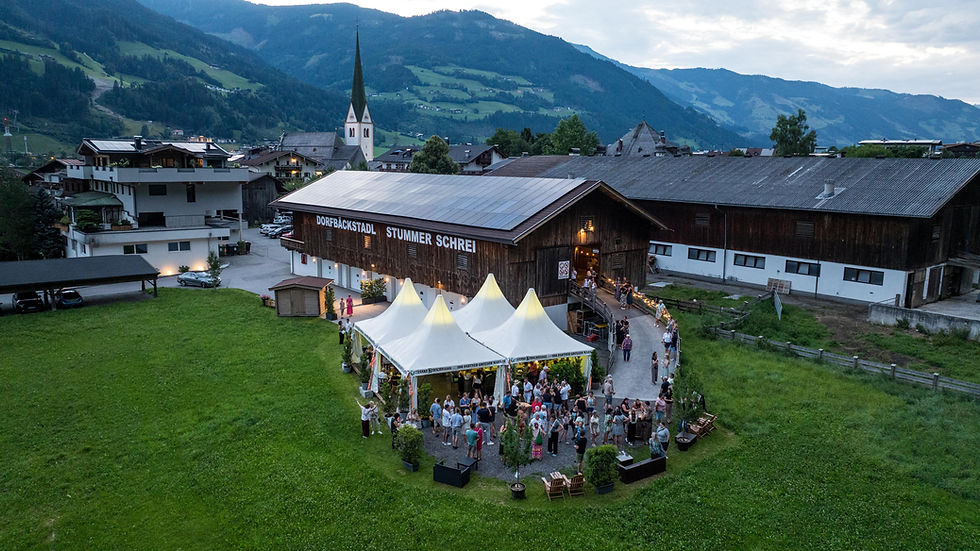 PROMINENZ, THEATERFREUNDE & GROßE WIEDERSEHEN