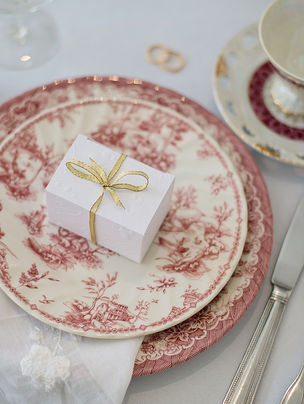 Bordkort Gaveæsker til Bryllup: Gaveæsker der Også Fungerer som Smukke Bordkort