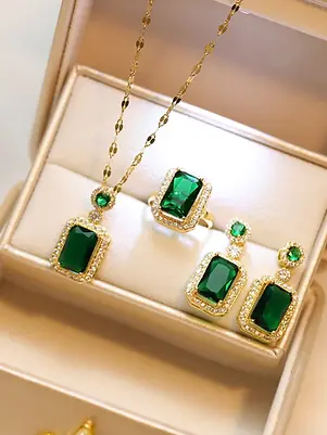 Emerald jewelry set in a box to buy chikankari fashion online