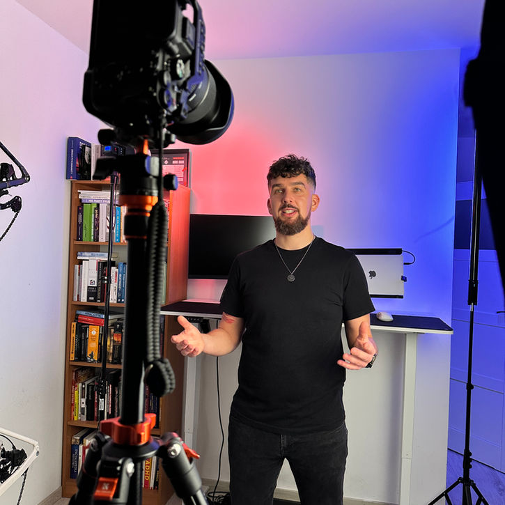 Klonowanie AI – jak publikować wideo bez stawania przed kamerą