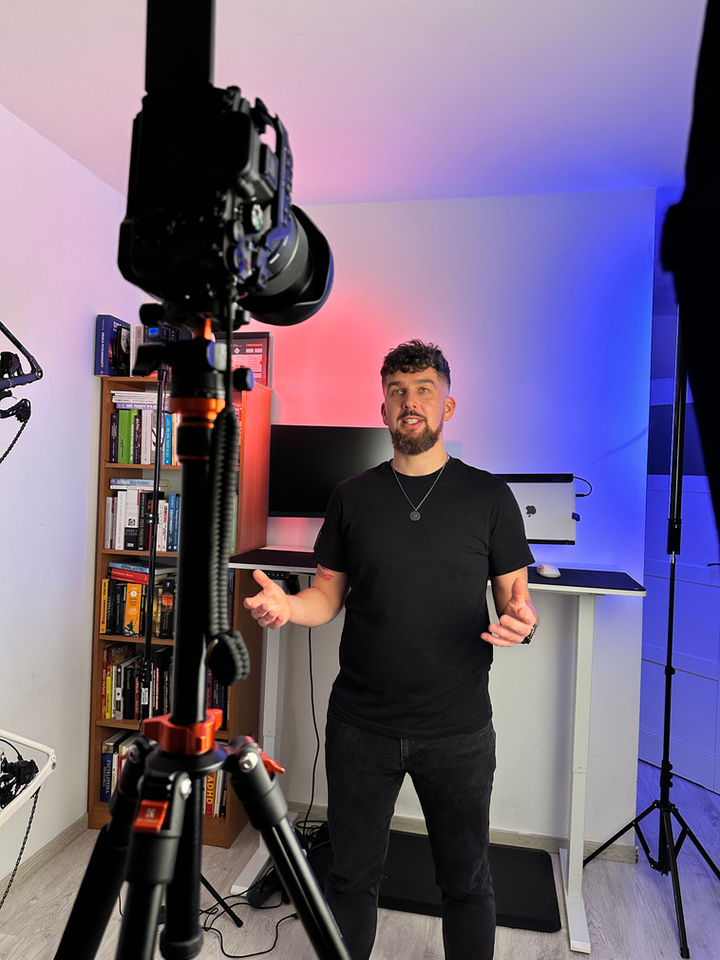 Klonowanie AI – jak publikować wideo bez stawania przed kamerą