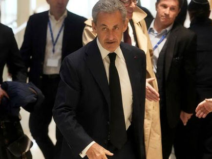 Sarkozyju počinje suđenje zbog primanja sredstava za kampanju od Gadafija