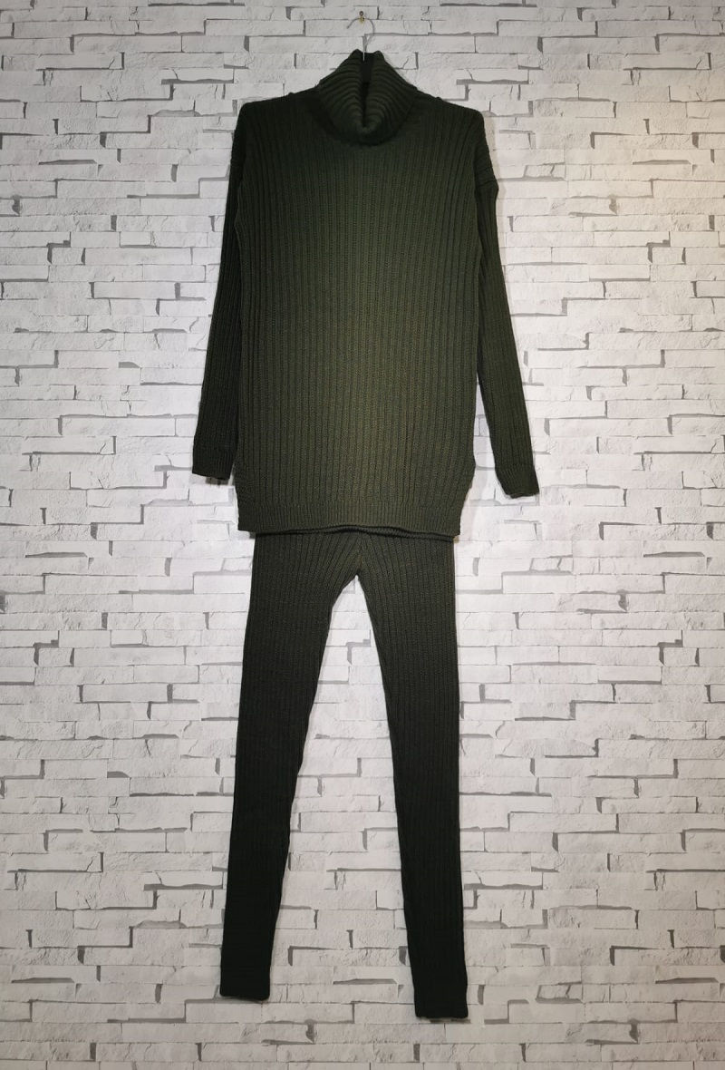Miniature : Ensemble pull col roulé et pantalon côtelé 