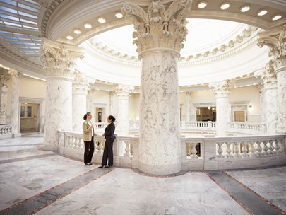 HOW TO PICK THE RIGHT WEDDING VENUE: TRADITIONAL VS. NON-TRADITIONAL