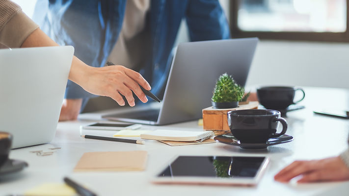 group-businessman-discussing-working-laptop-computer-table-officegroup-businessman-discuss