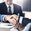 Ein fester Ansprechpartner Wollen Sie sich um Ihre Dienstleistungen keine Sorgen mehr machen müssen? Dann lassen Sie uns Ihnen einen Partner an die Seite stellen - und zwar den besten, den es gibt. Einen Ansprechpartner, der Ihnen rund um die Uhr zur Verfügung steht und sich um alle Ihre Anliegen kümmert. Egal, ob es um einen oder mehrere Standorte geht, unser Auftragsmanager übernimmt das Steuer und sorgt für einen perfekten Gebäudeservice nach dem Prinzip "One face to the customer". Das heißt für Sie: Kein Stress, keine Verwirrung, keine versteckten Kosten. Stattdessen ein zuverlässiger und professioneller Service, der Ihnen den Rücken freihält und Ihnen Zeit für die wichtigen Dinge im Leben gibt. Gönnen Sie sich diesen Luxus und kontaktieren Sie uns noch heute.