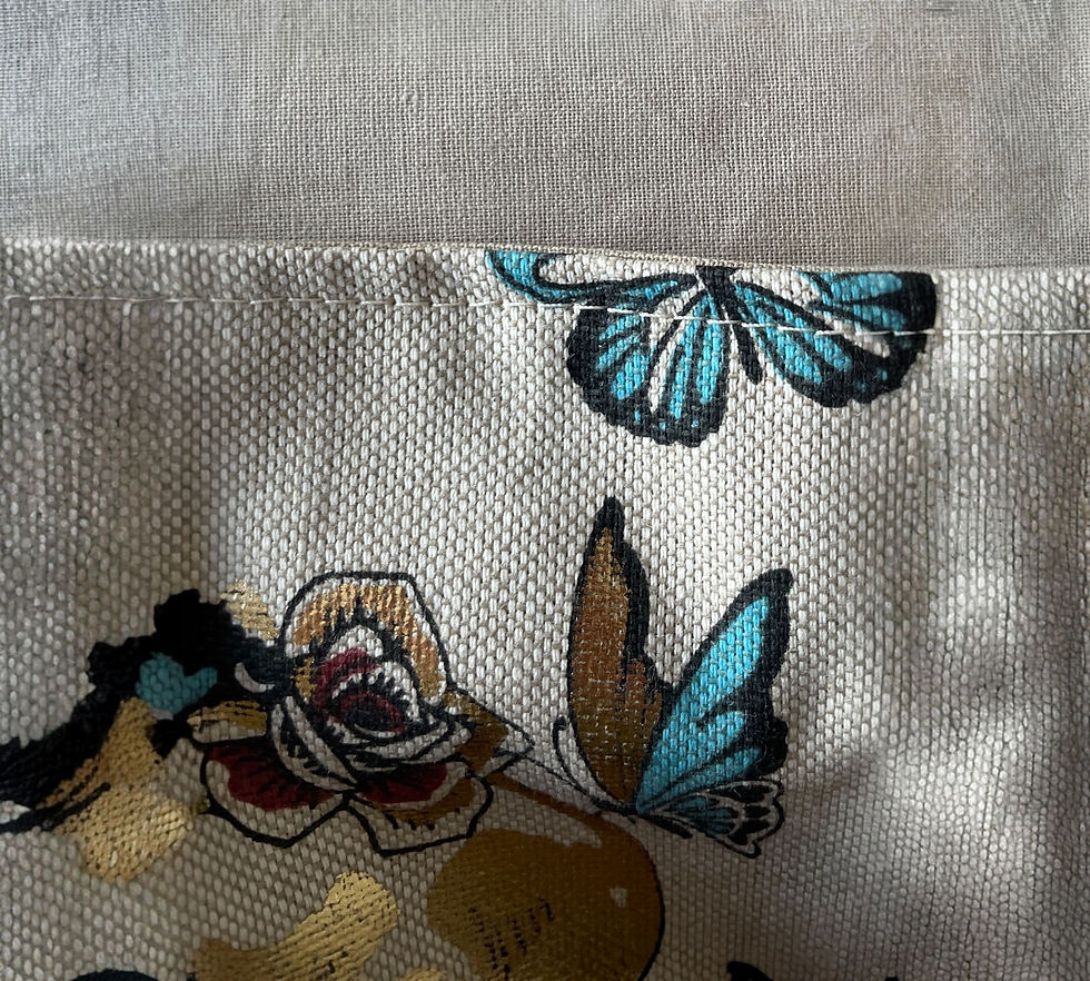 Miniature : Cabas Midi tissu papillons et têtes de mort et sa pochette assortie.