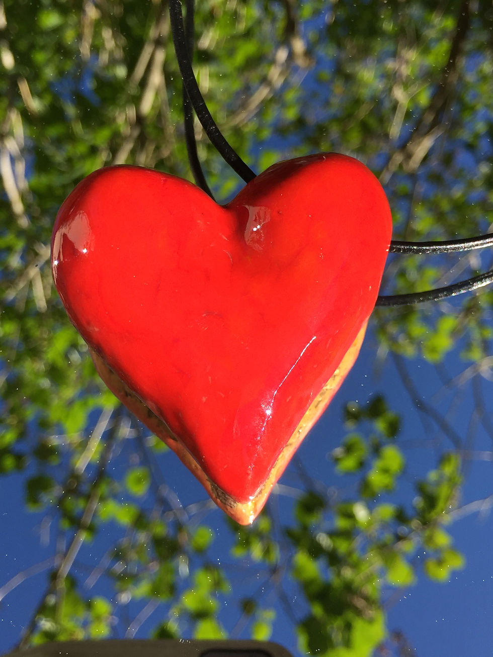 Miniatura: 3D Sydän-riipus, suuri, kirkas punainen/pähkinätoffee