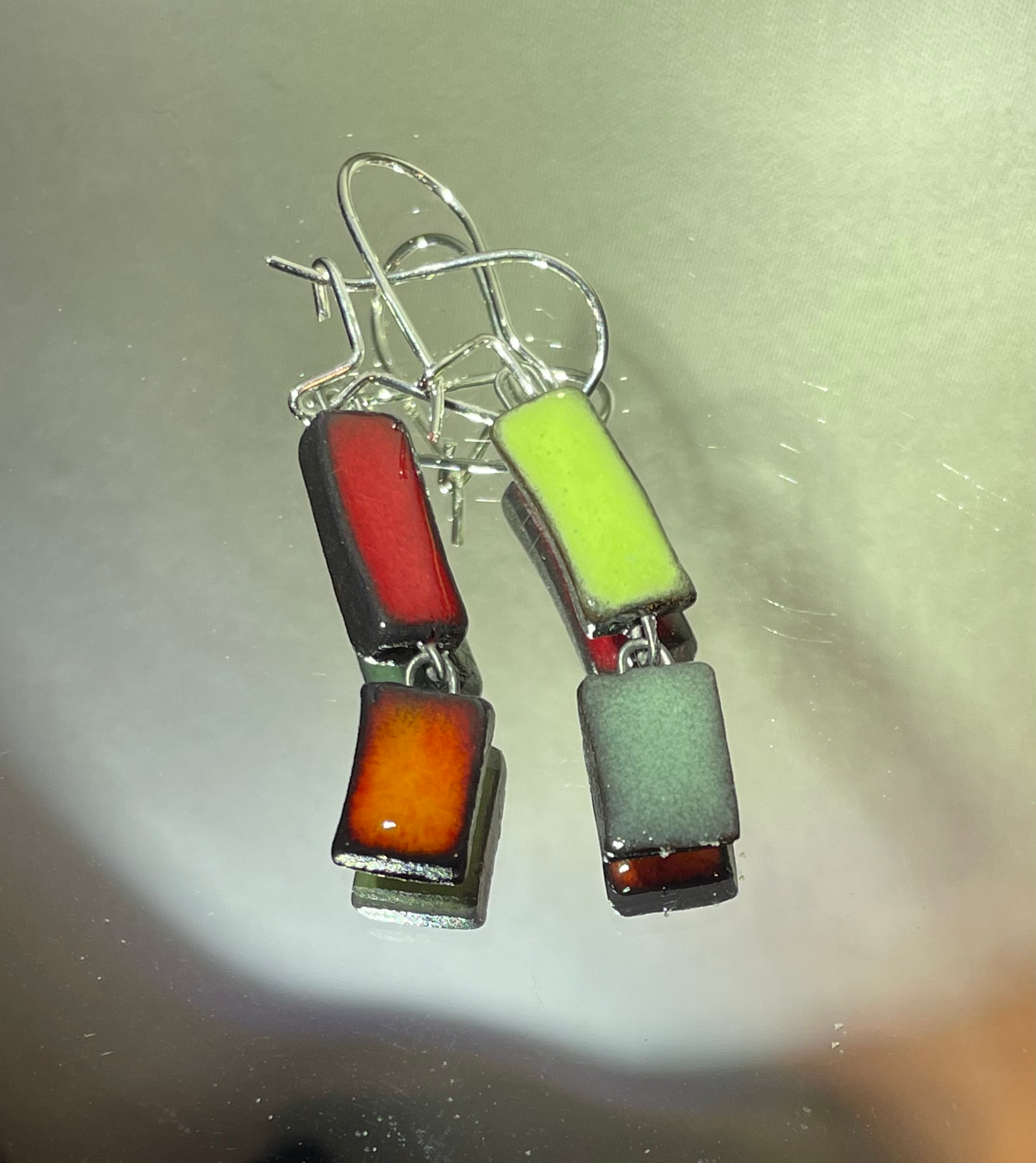 Palapeli-korvakorut, 2-osaa,puna-oranssi/lime-vihreä