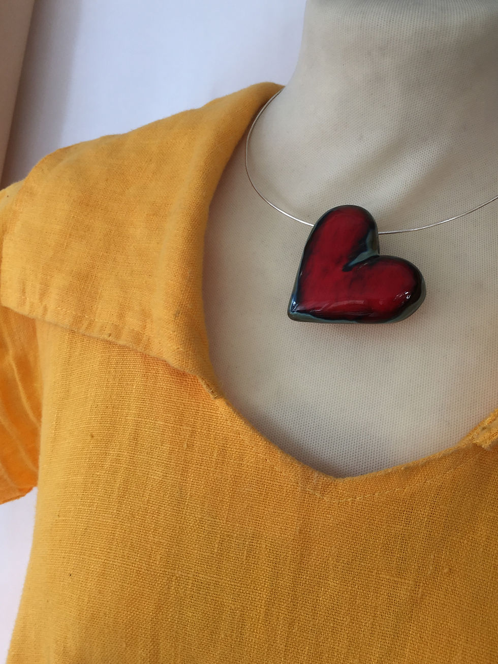 Thumbnail: 3D Sydän-riipus, suuri, punainen(+musta/vaaleansininen)/oranssi