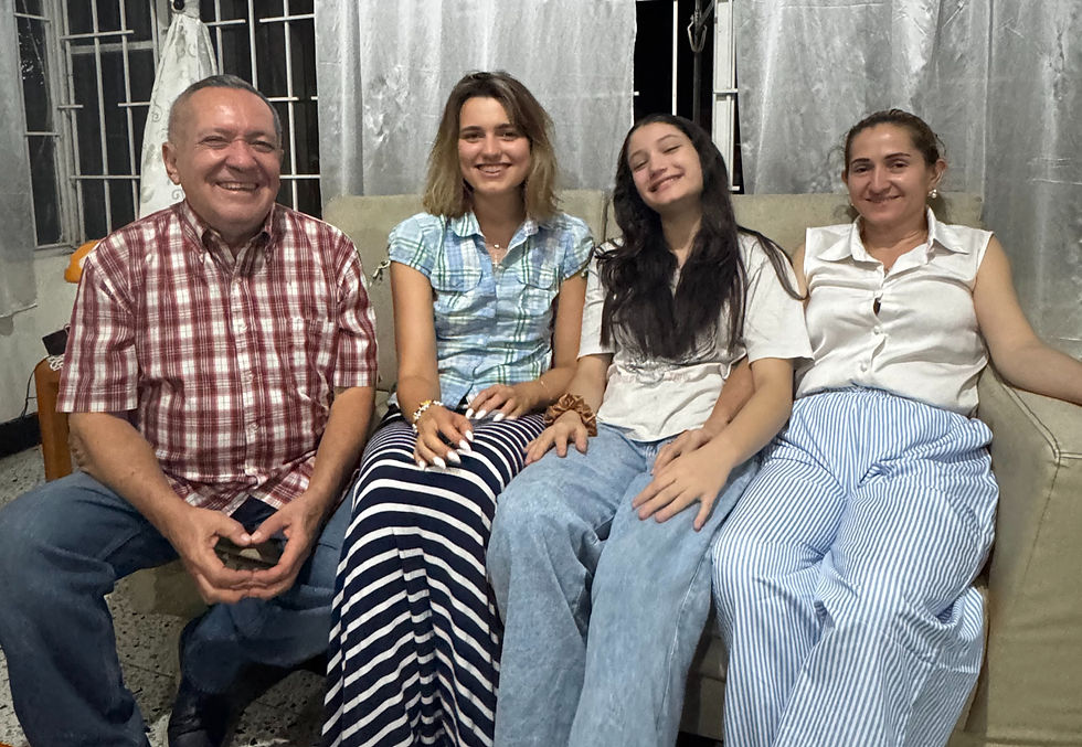 Spanish Student Marie with her Guest Family in Bucaramanga
