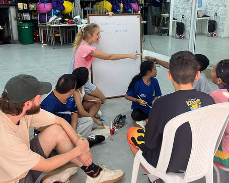 Voluntours Colombia - about us - volunteers in action.jpg