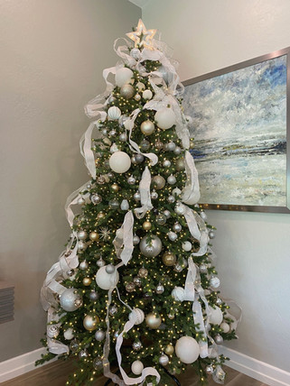 snowballs-abound-on-this-Christmas-tree.JPEG