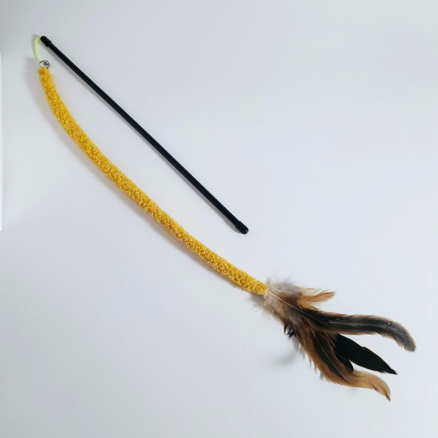 Katzenspielzeug von Cat Tree Naturkatzenbaum Schweiz – liebevoll ausgewählt und verspielt.