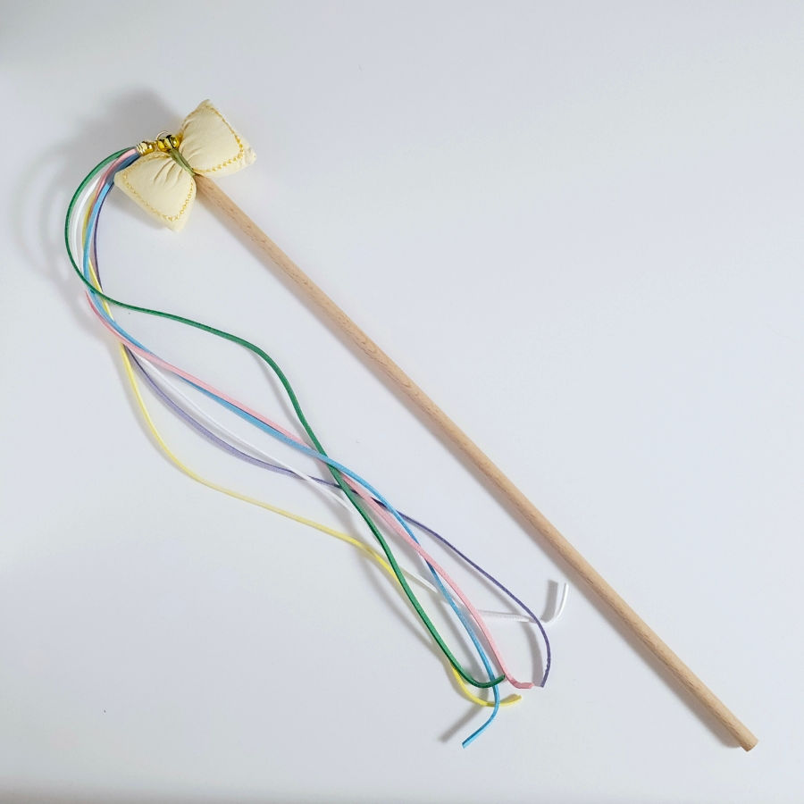 Katzenspielzeug von Cat Tree Naturkatzenbaum Schweiz – liebevoll ausgewählt und verspielt.