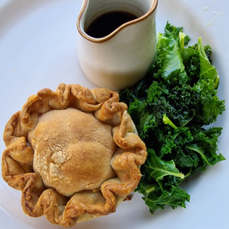 Chicken, bacon and leek Pie with vegetables and gravy