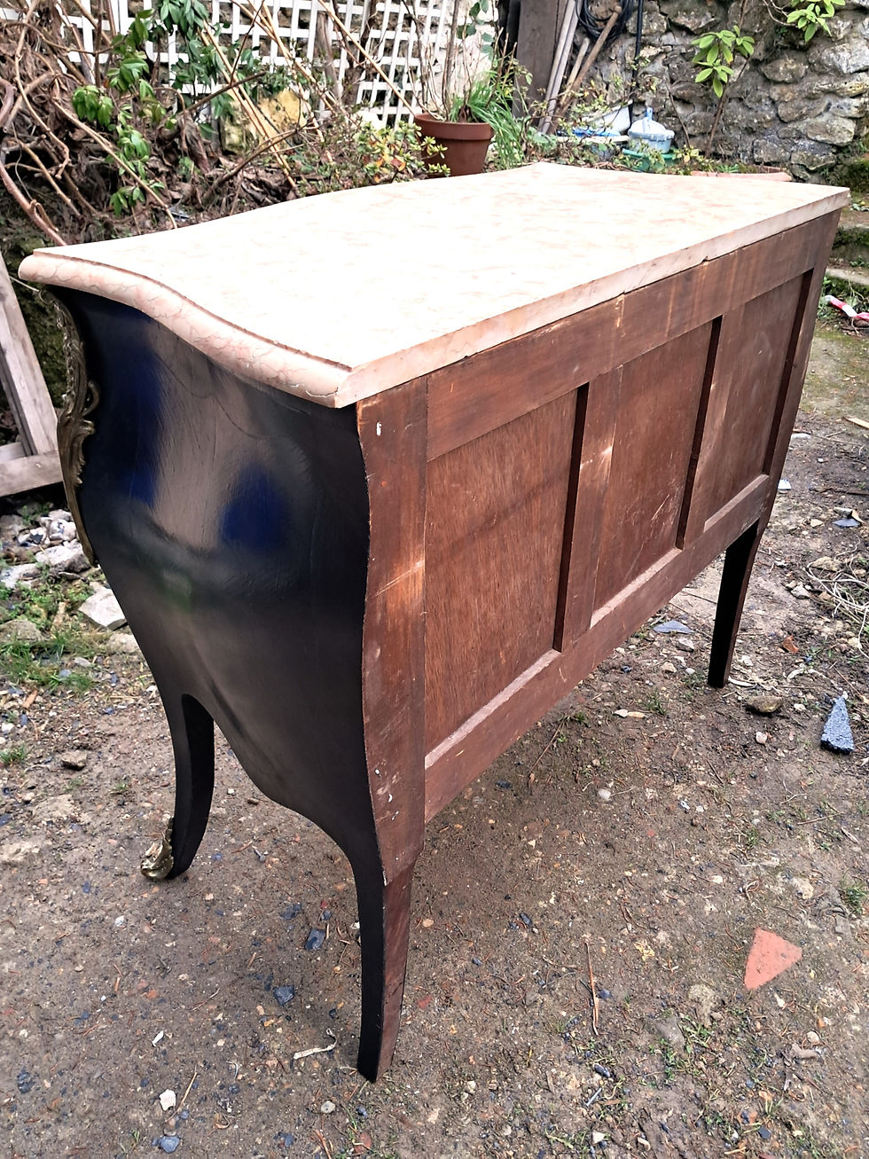 Miniature : Commode galbée ancienne patinée noire style Louis XV.