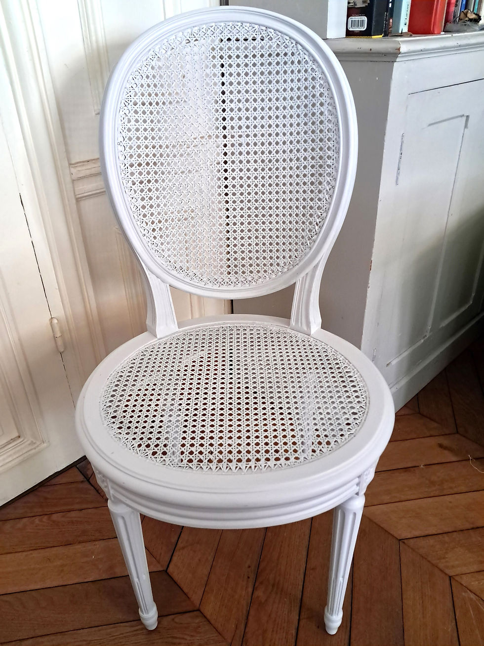 Miniature : Chaise cannée ancienne patinée style Louis XVI.