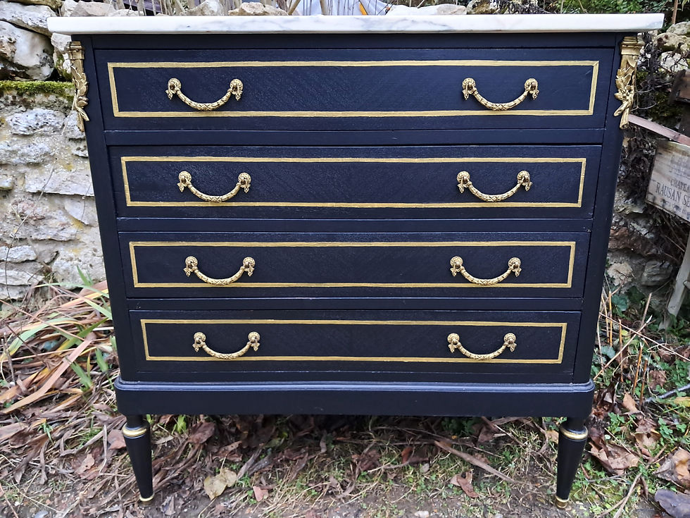 Commode ancienne patinée noire style Louis XVI.