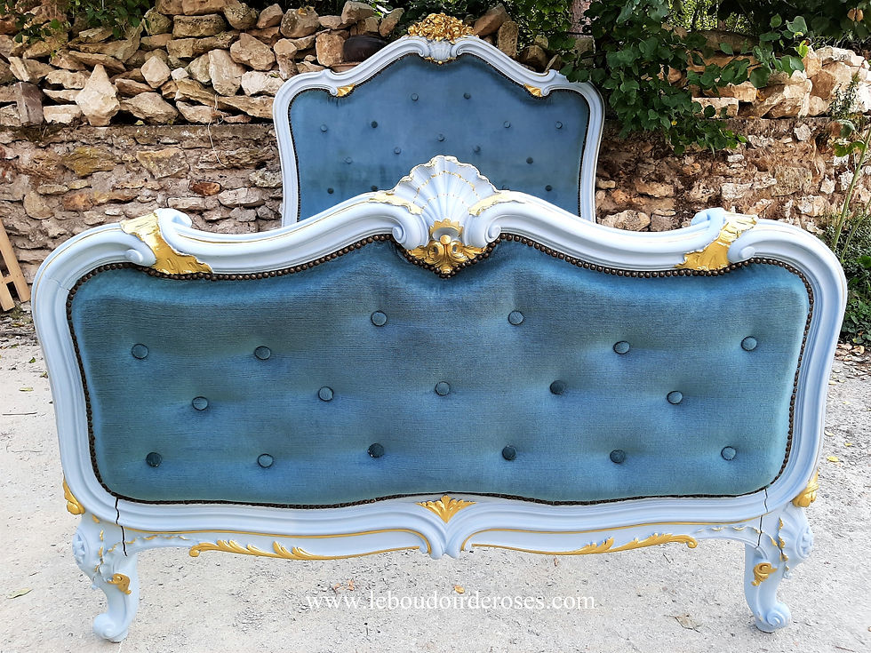 Miniature : Lit ancien, tapissé, patiné, bleu et or, style Louis XV.