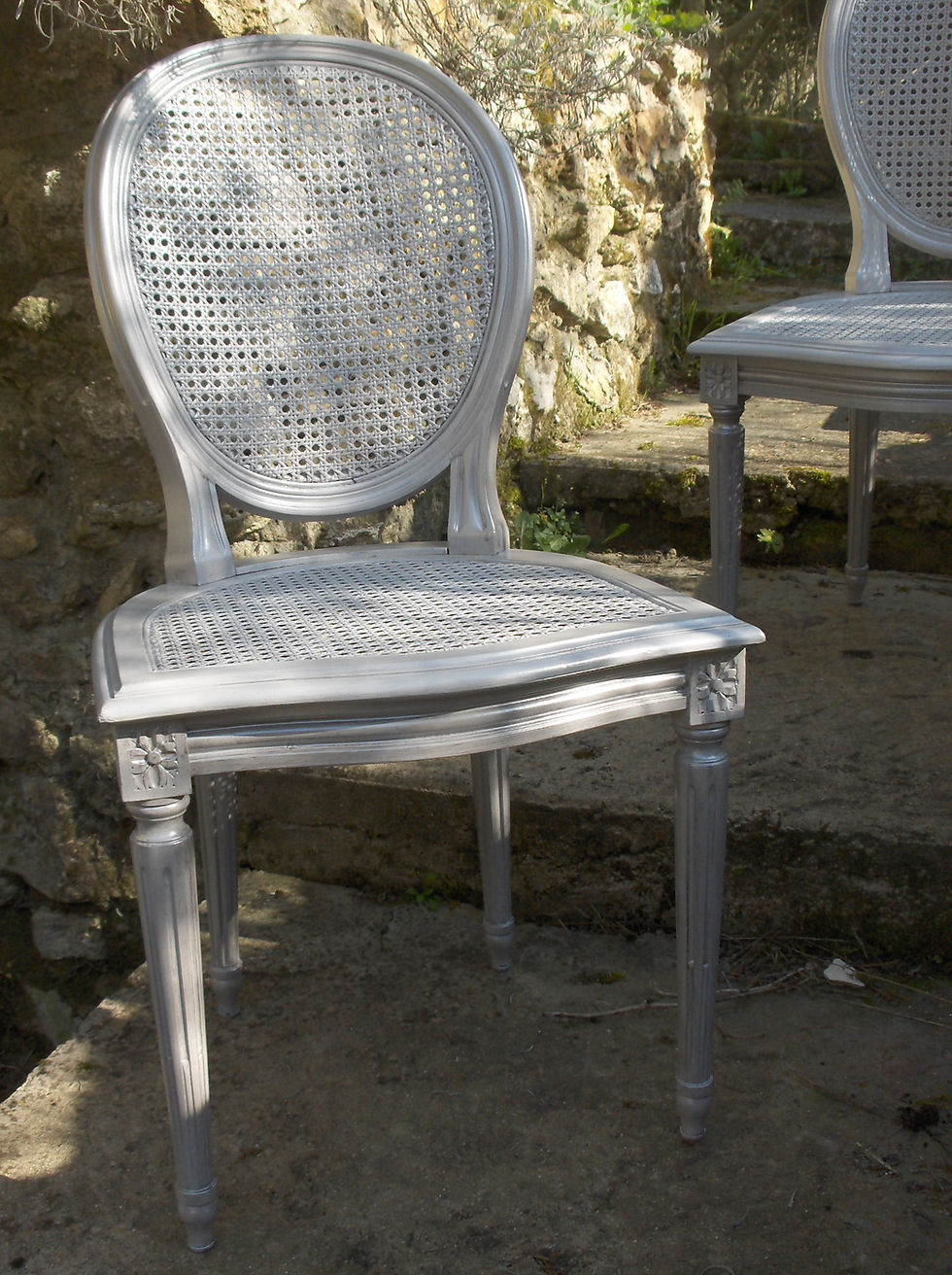 Miniature : Chaise médaillon cannée ancienne, patinée toutes couleurs, style Louis XVI, en merisier massif