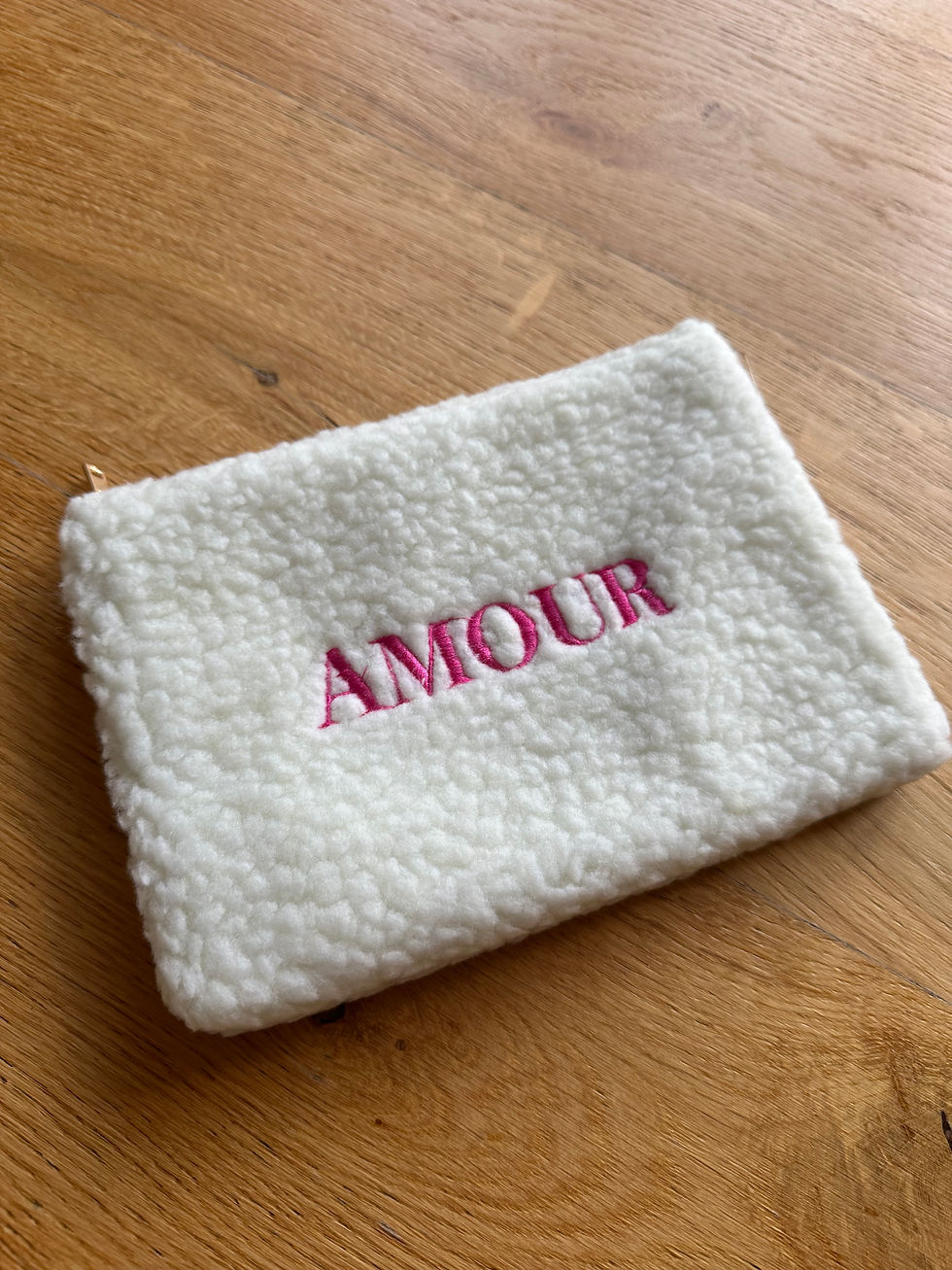 Thumbnail: amour pouch