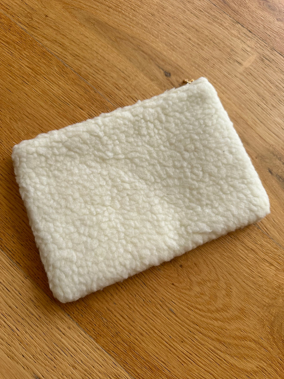 Thumbnail: amour pouch