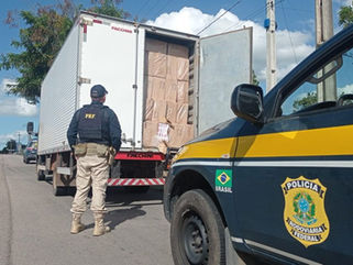 PRF na Paraíba apreende carga de cigarros contrabandeados avaliada em aproximadamente R$ 700 mil