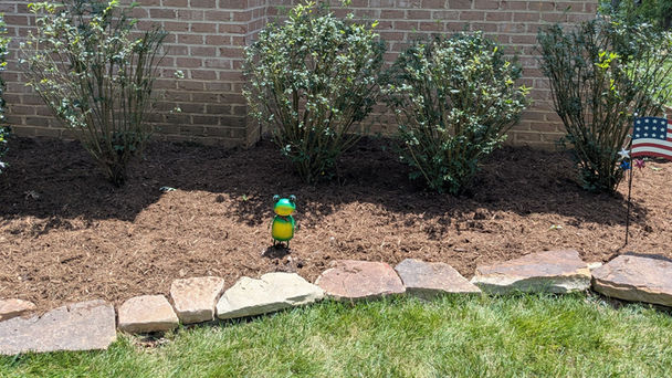Uncle Onion's installs mulch in Fredericksburg, Stafford, Lake of the Woods, and Spotsylvania County, VA