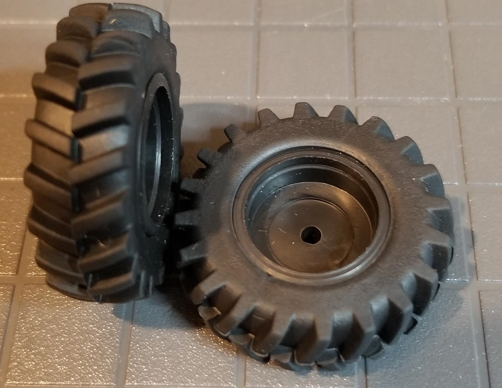 1/64 Standi Toys Pair of 20.8-R42 Single Tires with Black Rims