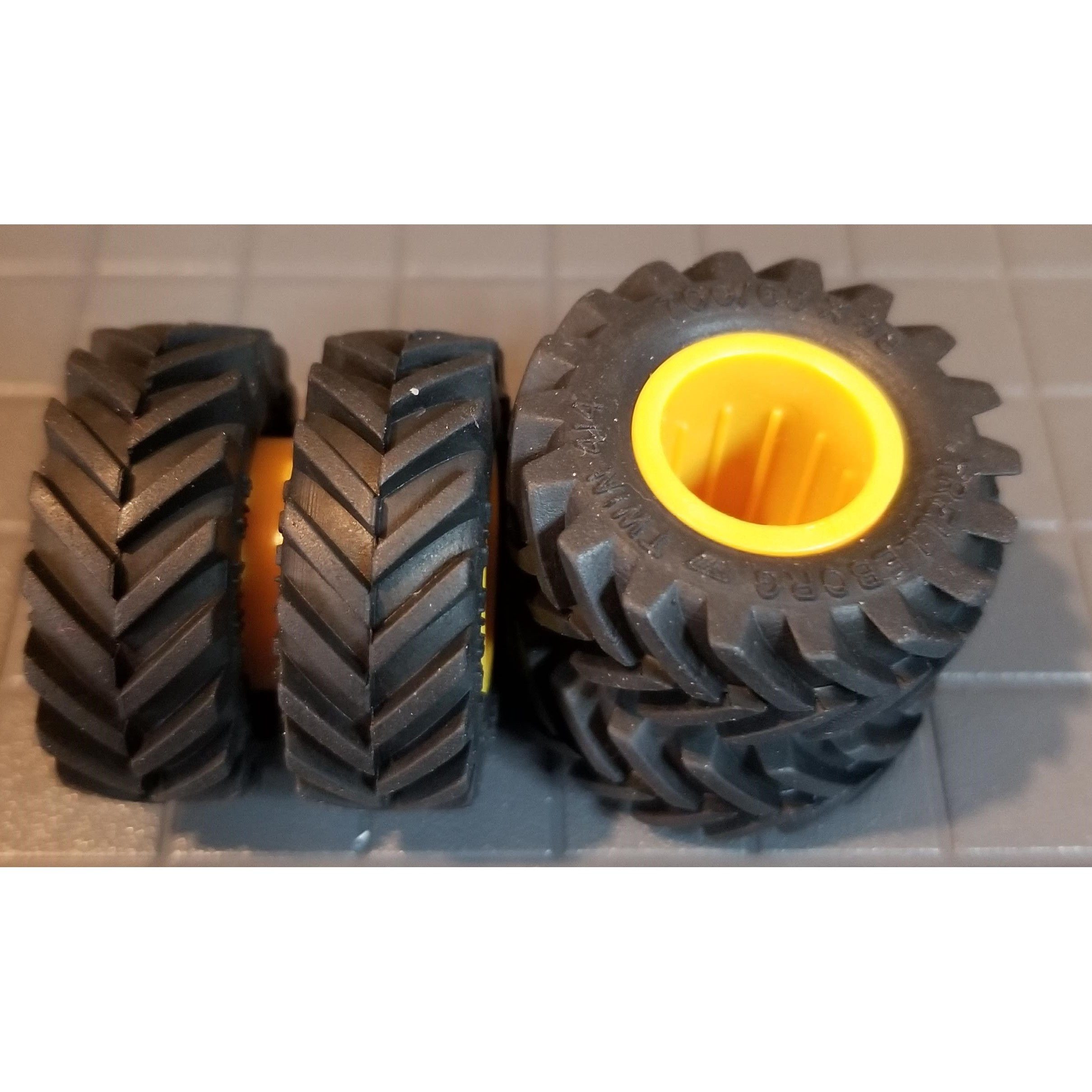 1/64 Standi Toys Pair of 700/65-38 Trelleborg Dual Tires with Versatile Rims