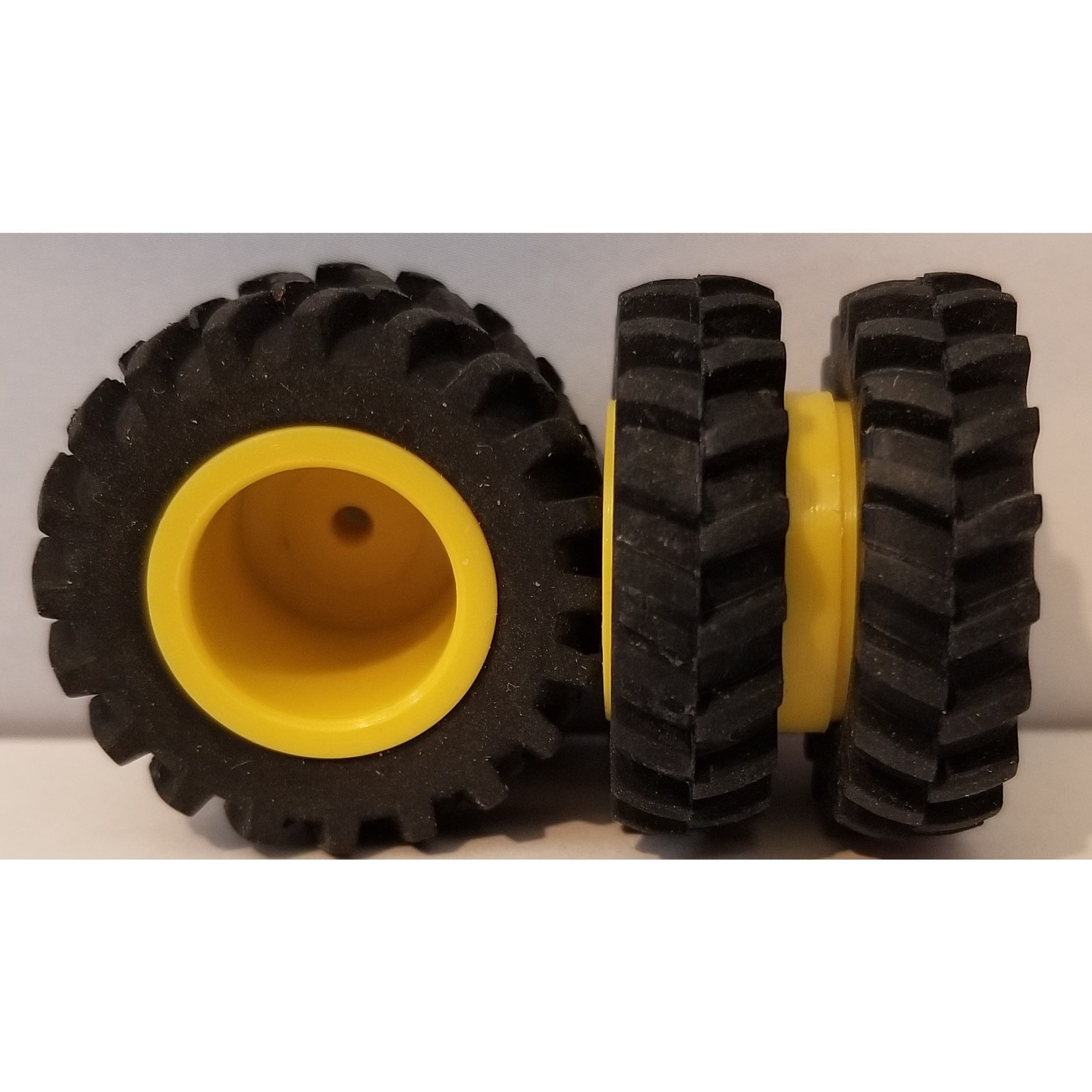 1/64 Standi Toys Pair of 18.4-42 Dual Tires with Yellow Rims