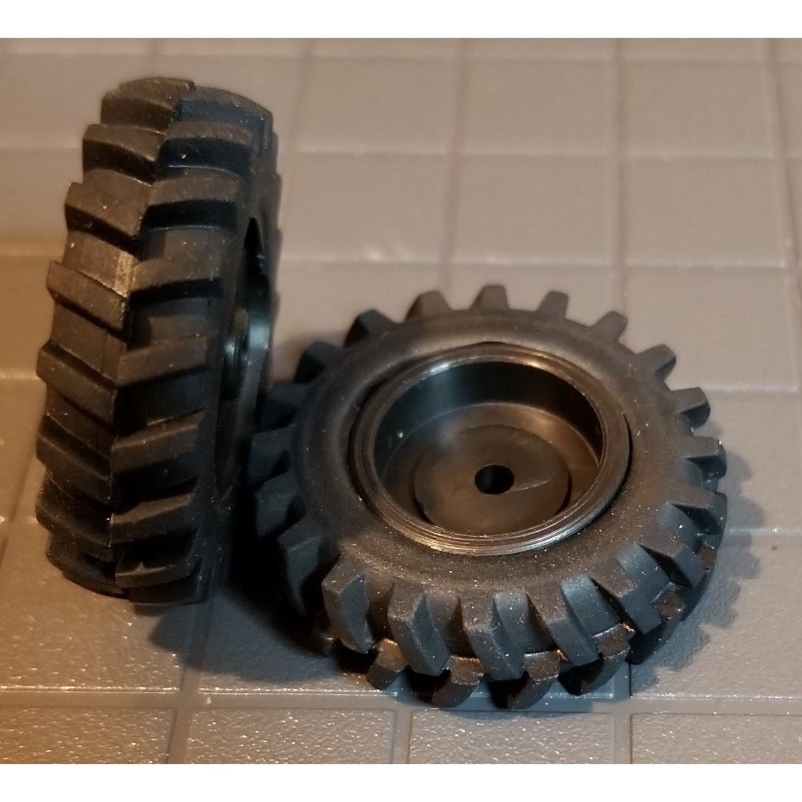 1/64 Standi Toys Pair of 18.4-42 Single Tires with Black Rims