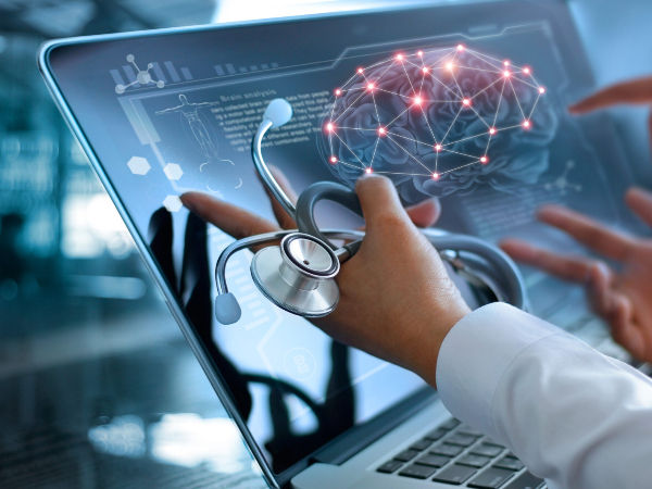 A complexidade do ecossistema de saúde brasileiro e global envolve uma colcha de retalhos de software legados. Foto: Envato.