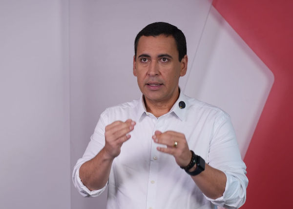 Secretário do PT compara voto em Flávio Bolsonaro a Daniel Vorcaro