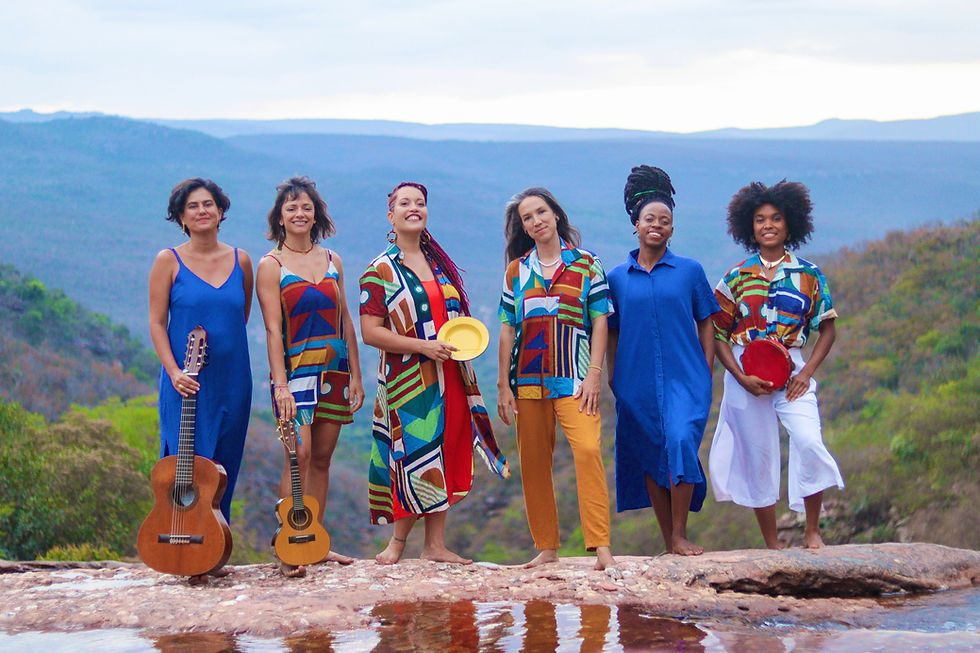 Yayá Massemba apresenta o show De Umbigo a Umbigo.