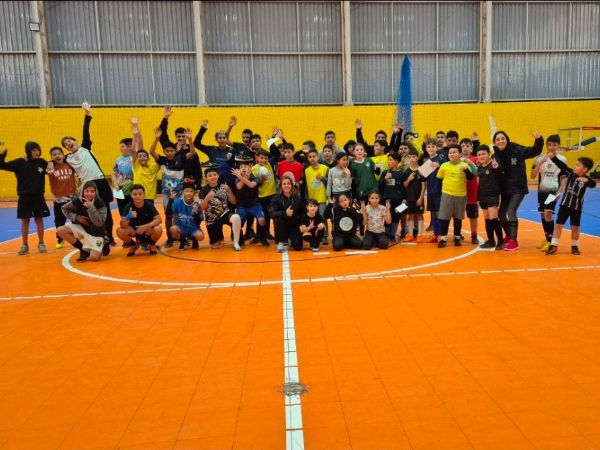 Projeto abre 100 vagas gratuitas para aulas de handebol em Pernambués