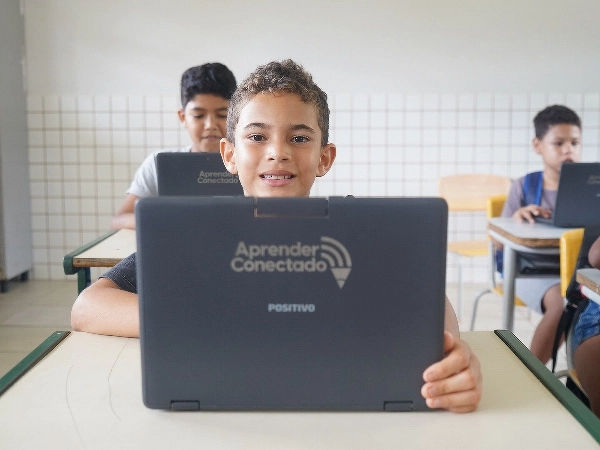 Aceleração consistente do projeto mostra que é possível chegar a 40 mil escolas até o fim de 2026. Foto: Acervo Aprender Conectado.